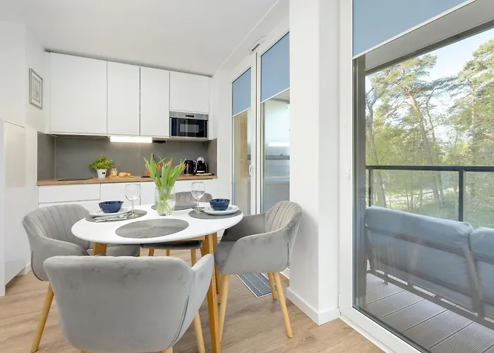 Lighthouse Close To The Marina By Renters Lägenhet