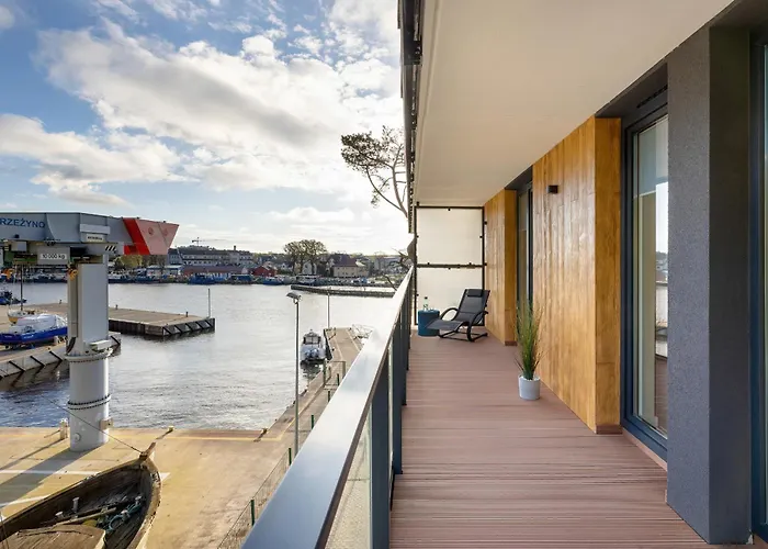 Lighthouse Close To The Marina By Renters Mrzeżyno